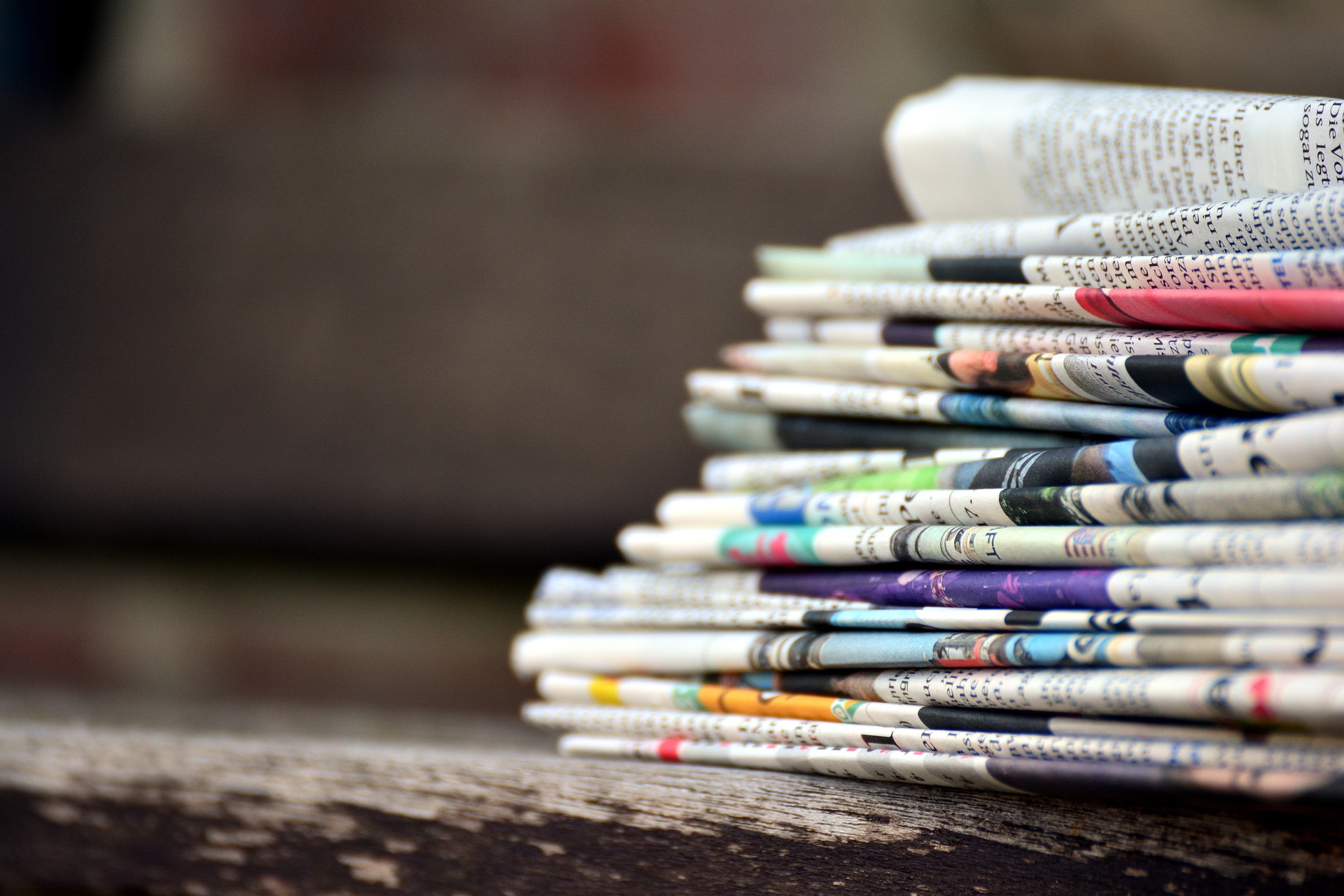 Zeitungsstapel - pixabay - von Congerdesign