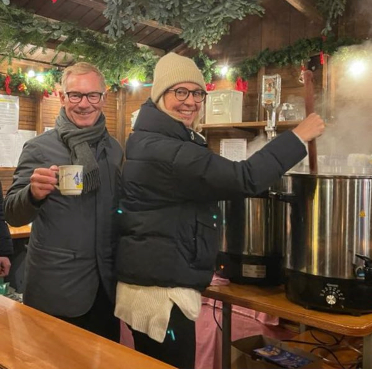 Glühweinverkauf auf dem Bad Salzufler Weihnachtstraum